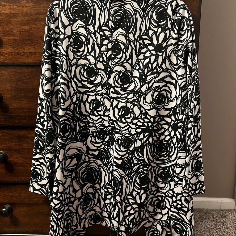 LuLaRoe Gwen Black and White Blazer with Bold Floral Design - Picture 2 of 7